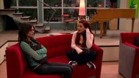 Victorious – L-R: Tori Vega (Victoria Justice), Cat Valentine (Ariana Grande)