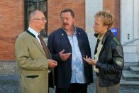 Die Rosenheim-Cops – Die Rosenheim-Cops ermitteln (v.li.): Polizeidirektor Gert Achtziger (Alexander Duda), Kommissar Korbinian Hofer (Joseph Hannesschläger) und Polizist Michi Mohr (Max Müller).