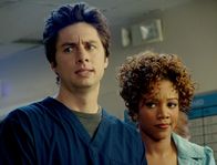 Scrubs - Die Anfänger – Zach Braff (John 'J.D.' Dorian, li.).