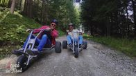 2 in Tirol - Heimat neu entdecken – Oliver Polzer (r.) und Bernhard Aichner auf der Mutterer Alm.