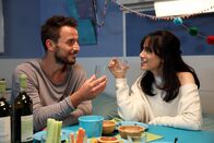 Bettys Diagnose – Dr. Frank Stern (Max Alberti) und Paula Hansen (Maya Henselek).
