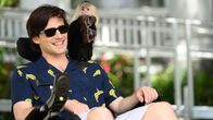 Gigi & Nate – Nate Gibson (Charlie Rowe, l.); Gigi (r.)