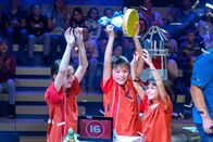 1, 2 oder 3 – Die Freude ist groß! Die Kandidaten aus Varese/Italien haben den Piet-Flosse-Pokal gewonnen.