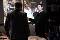 Mayday - Alarm im Cockpit – REENACTMENT - The Lead Investigator (played by Mike Shara) and the Second Investigator (played by Wes Berger) analyze photos of the wheel well of downed Propair Flight 420. (Cineflix 2020/Ramona Diaconescu)