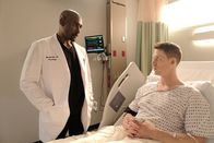 Atlanta Medical – Dr. Barrett Cain (Morris Chestnut, l.); Hades / Doug Atwater (Zach Appelman, r.)