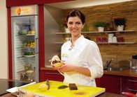 Kaffee oder Tee – SÜDWESTRUNDFUNK Kaffee oder Tee - Der SWR Nachmittag täglich von Montag bis Freitag, jeweils um 16:05 Uhr (Teil1) und um 17:05 Uhr (Teil2) im SWR Fernsehen. Das tägliche Servicemagazin des SWR Fernsehens bietet Wissenswertes aller Sparten. Mit Gesundheitstipps, Rezepten, Ratschlägen, Freizeitanregungen und Unterhaltung. Konditormeisterin Lisa Rudiger.