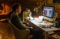 Elementary – Versucht alles, um einen neuen Fall aufzudecken: Sherlock Holmes (Jonny Lee Miller) ...