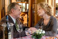 Um Himmels Willen – Wöller (Fritz Wepper) lernt Rosemarie (Kathrin Ackermann) kennen.