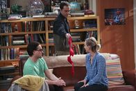 The Big Bang Theory – L-R: Leonard Hofstadter (Johnny Galecki), Sheldon Cooper (Jim Parsons), Penny (Kaley Cuoco-Sweeting).