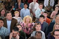 The Goldbergs – (v.li.) Jeff Garlin (Murray Goldberg), Wendi McLendon-Covey (Beverly Goldberg), Sam Lerner (Geoff Schwartz).
