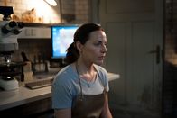 neoriginal: Dead End – Emma (Antje Traue) in der Pathologie.
