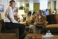 Criminal Minds – Können Dr. Norman (Bruce French, l.) und Diana Reid (Jane Lynch, r.) bei den aktuellen Ermittlungen behilflich sein?; Können Dr. Norman (Bruce French, l.) und Diana Reid (Jane Lynch, r.) bei den aktuellen Ermittlungen behilflich sein?