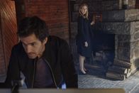 Salvation – Grace (Jennifer Finnigan, r.) erhält einen Einblick in Darius (Santiago Cabrera, l.) Vergangenheit, als sie gemeinsam nach den Hintermännern des Angriffs auf die NASA suchen ...