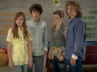 Schloss Einstein – Liz, Tommy, Ronja und Justus warten gespannt auf Frau Rottbachs Urteil. (v.l.n.r. Viktoria Krause, Lucas Leppert, Miriam Katzer, Robert Reichert)