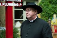 Father Brown – Father Brown (Mark Williams) macht sich auf die Suche nach dem verschwundenen Mädchen Ruth.
