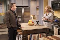 Last Man Standing – Mike Baxter (Tim Allen, l.); Vanessa Baxter (Nancy Travis, r.)