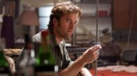 Barney's Version – Boogie (Scott Speedman) in seinem Apartment.