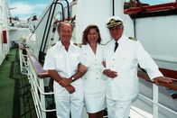 Das Traumschiff – Die Crew der "MS Berlin": Dr. Horst Schröder (Horst Naumann), Beatrice (Heide Keller) und Kapitän Hansen (Heinz Weiss).