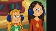 Power Sisters – Marine und Wendy wollen das Konzert gucken, ohne Papa zu wecken.