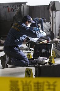Mayday - Alarm im Cockpit – Investigators documented and bagged all evidence
