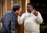 The Neighborhood – Dave Johnson (Max Greenfield, l.); Calvin Butler (Cedric the Entertainer, r.)