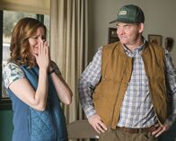 Bless This Mess – Kay Bowman (Lennon Parham, l.);Beau Bowman (David Koechner, r.)