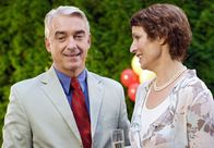 Liebe im Halteverbot – Otto (Christoph M. Ohrt) flirtet mit seiner Sekretärin Blomberg (Kirsten Block).; ARD Degeto LIEBE IM HALTEVERBOT Uhr im ERSTEN. Otto (Christoph M. Ohrt) flirtet mit seiner Sekretärin Blomberg (Kirsten Block).