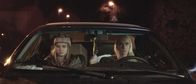 Back for Good – Dicke Luft zwischen Angie (Kim Riedle, re.) und Kiki (Leonie Wesselow).