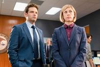 For the People – Seth Oliver (Ben Rappaport, l.); Kate Littlejohn (Susannah Flood, r.)