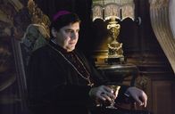 The Da Vinci Code - Sakrileg – Niemand darf an den Grundfesten der katholischen Kirche rütteln! Bischof Manuel Aringarosa (Alfred Molina) sorgt dafür, dass das geheime Wissen der Prieuré de Sion unter allen Umständen unter Verschluss gehalten wird ...