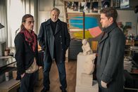 SOKO München – Arthur Bauer (Gerd Silberbauer, m.) und Dominik Morgenstern (Joscha Kiefer, r.) befragen Tim Haase (Philipp Rosenthal).