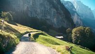 Tolkien - Die wahre Geschichte der Ringe – Berglandschaft mit Weg
