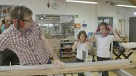 SommerCamp - Back To the Roots – Matilda und Carlotta unternehmen einen Ausflug. Altes Holz wird wieder flott gemacht. Wohin es geht? Wird noch nicht verraten.