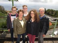 Verrückt nach Meer – Familie Aschenbrenner ist auf Madeira (Portugal) endlich wieder vereint. Die Passagiere Andrea und Hans-Jörg Aschenbrenner haben auf der langen Reise ihre drei Kinder vermisst, die in Madeira endlich zu ihnen stoßen.