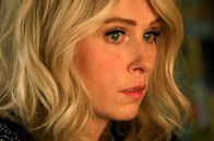 Der innere Winter – Nathalie (Audrey Fleurot) traut ihren Augen nicht: Sie findet einige verwahrloste Kinder in einem Nebenraum, darunter auch Alice, das Mädchen, das sie und Marc adoptieren wollen.