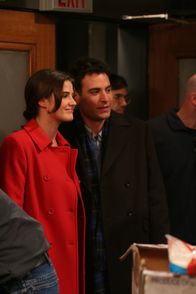 How I Met Your Mother – Thanksgiving steht vor der Tür: Ted (Josh Radnor, r.) und Robin (Cobie Smulders, l.) wollen etwas Gutes tun und Essen in einem Obdachlosenheim austeilen ...
