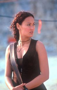 Relic Hunter - Die Schatzjägerin – Die attraktive Sydney Fox (Tia Carrere) ist Professorin für Kunstgeschichte an der Universität von Toronto.