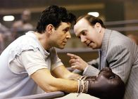 Cinderella Man - Das Comeback – Erhält letzte Instruktionen: Russell Crowe als Jim Braddock, Paul Giamatti als Manager Joe Gould (Copyright SRF)