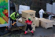 Ice Road Rescue - Extremrettung in Norwegen – FROYA, NORWAY - Trucks coming to transport the salmon away.â€¨â€¨(photo credit: National Geographic Channels/ITV Studios Norway)
