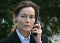 The Contract – Sorgt dafür, dass das Auftauchen des bisher verschwundenen Profikillers Carden keine großen Kreise zieht: Miles (Alice Krige) ...