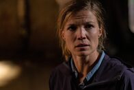SOKO Wien – Nadine Brandl (Mona Kospach) wird von Major Ribarksi und Bezirksinspektor Lechner gefasst.