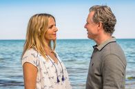 Praxis mit Meerblick – Nora Kaminski (Tanja Wedhorn) und ihr Ex-Mann Peer (Dirk Borchardt) sind sich „zu nahe“ gekommen.