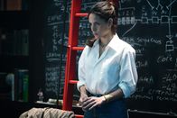 Morbius – Martine (Adria Arjona) soll das riskante Selbstexperiment ihres Kollegen und Freundes Morbius begleiten.