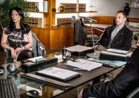 Elementary – Dr. Watson (Lucy Liu, l.) und Sherlock Holmes (Jonny Lee Miller, r.) müssen in ihrem aktuellen Fall in der Welt des Tanztheaters recherchieren. Dabei begegnen ihnen eine Reihe karrierebesessener Selbstdarsteller, und viele von ihnen gehören zum Kreis der Verdächtigen ...