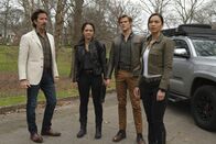 MacGyver – (v.l.n.r.) Russ Taylor (Henry Ian Cusick); Riley Davis (Tristin Mays); Angus MacGyver (Lucas Till); Desi Nguyen (Levy Tran)