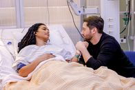 New Amsterdam – Dr. Helen Sharpe (Freema Agyeman) und Dr. Max Goodwin (Ryan Eggold) Die Verwendung des sendungsbezogenen Materials ist nur mit dem Hinweis und Verlinkung auf RTL+ gestattet.