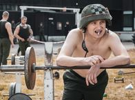 Californian Commando – Eigentlich war Soukka (Elias Keranen) für die Nachtpatrouille eingeteilt, doch er hat sie getauscht, um seinem Kameraden auszuhelfen.