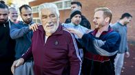 Alte Bande – Boxer (Mario Adorf) ist der König der Justizvollzugsanstalt. Nichts läuft ohne ihn in "seinem" Gefängnis.