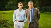 Maxima – Willem-Alexander (Martijn Lakemeier, l.) und Claus (Sebastian Koch) +++ Die Verwendung des sendungsbezogenen Materials ist nur mit dem Hinweis und Verlinkung auf RTL+ gestattet. +++; Willem-Alexander (Martijn Lakemeier, l.) und Claus (Sebastian Koch) +++ Die Verwendung des sendungsbezogenen Materials ist nur mit dem Hinweis und Verlinkung auf RTL+ gestattet. +++