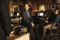 Castle – Ein neuer Fall wartet auf Kevin Ryan (Seamus Dever, l.) und Javier Esposito (Jon Huertas, r.), der das gesamte 12. Revier vor einige Herausforderungen stellt ...